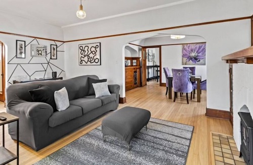 Bay View House | Spacious 2bd lower unit located in Bay View, pet friendly.