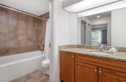 Mishawaka Hotel | Spacious 2BR Suite Near Notre Dame – Perfect for Your ND Game Day Weekend Stays