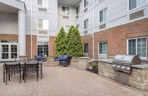 Mishawaka Hotel | Spacious 2BR Suite Near Notre Dame – Perfect for Your ND Game Day Weekend Stays