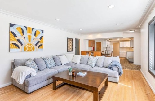 Grosse Pointe House | Spacious 3 BR Modern Home in Grosse Pointe Park