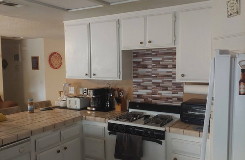 Hesperia House | Spacious 3 bedroom house with WiFi and AC in charming Hesperia
