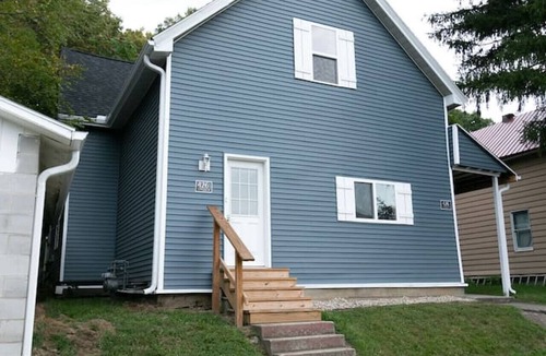 Wabash Apartment | Spacious 3BR Downtown Farmhouse Near Honeywell Long-Stay Friendly & Cozy