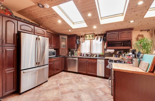 Glendale House | Spacious 4+2 bedroom 9 beds house with dedicated office, loft, and jacuzzi