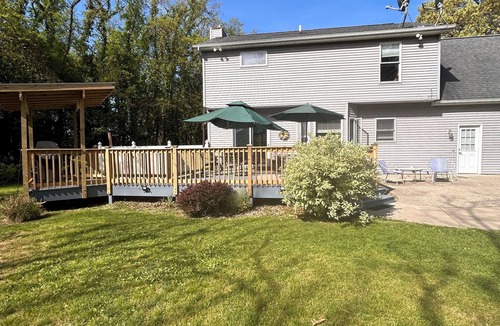 Stevensville House | Spacious 4 bdrm 4 bath home on an acre. 1 mile to Lake Michigan. St.Joe area.