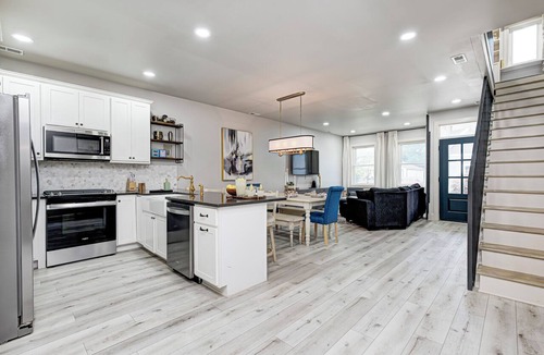 Babe Denny House | Spacious 4-bed house in Indianapolis 5 min to Lucas Oil and Convention Center