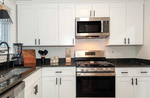 Allen Park House | Spacious 4-bedroom house in charming Allen Park with WiFi, AC
