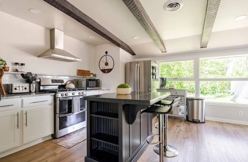 Wooded Estates House | Spacious 4-bedroom house steps from Notre Dame