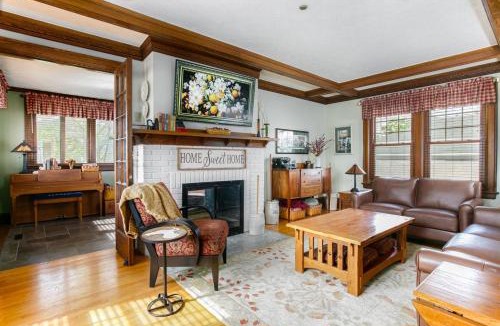 Northeast South Bend House | Spacious 4-Bedroom Home 1 Mi to ND Stadium!