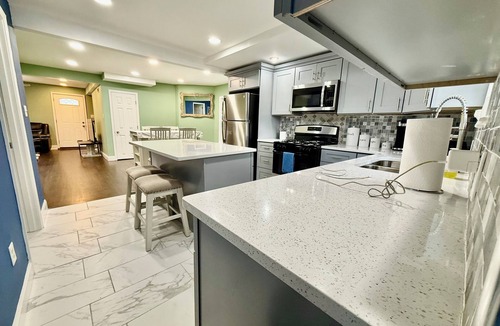 Forestview House | Spacious 4-bedroom house in welcoming Hammond . 10 minutes of horseshoe Casino.