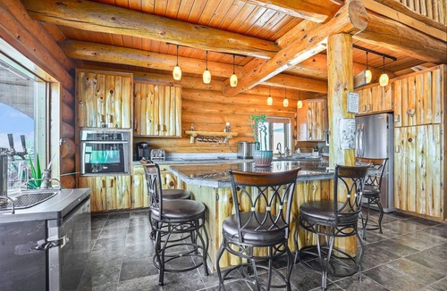 Smyrna House | Spacious 4-bedroom log cabin In wonderful Belding with AC sleeps 12 adults
