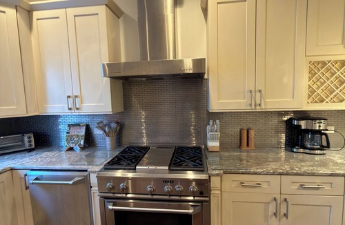 Grand Boulevard House | Spacious 4-bedroom townhome in fantastic Bronzeville Chicago Neighborhood