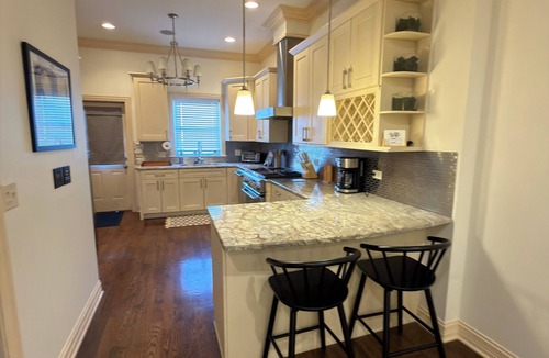 Grand Boulevard House | Spacious 4-bedroom townhome in fantastic Bronzeville Chicago Neighborhood