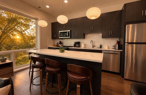 Near West Side Hotel | Spacious 4BR West Loop Retreat w/Optional Parking