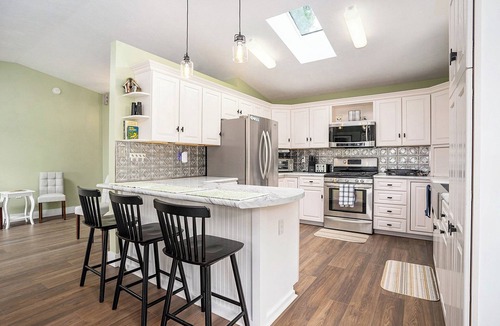 Mears House | Spacious 5-bedroom retreat on 5 acres. Near ORV park. Hot tub for sunset views.