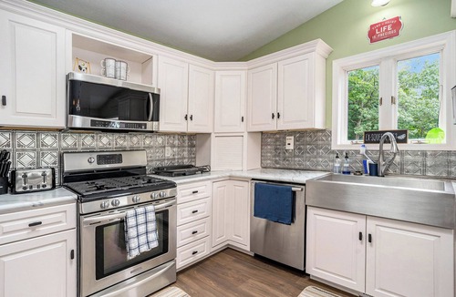 Mears House | Spacious 5-bedroom retreat on 5 acres. Near ORV park. Hot tub for sunset views.