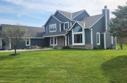 Hartford House | Spacious 6-bedroom 4 bathroom house in marvelous Hartford with pool and hot tub!