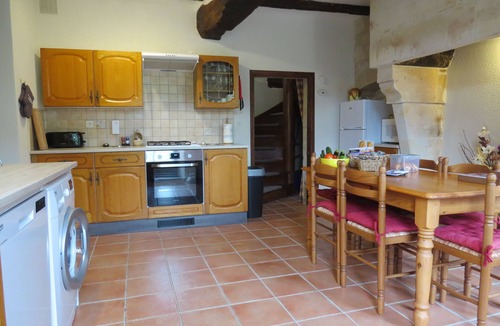 Mouliherne Cottage | Spacious, comfortable 4 star 3-bedroom dog-friendly gite in woodland location