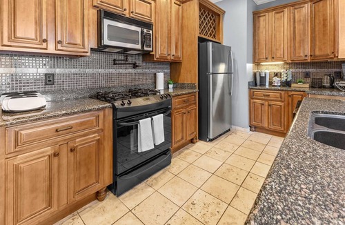 Holy Cross House | Spacious Downtown Apartment with Free Parking!