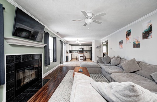 Noblesville House | Spacious for Groups & Families~Hot Tub~Private Yard~Walk to Ruoff~Dog Friendly!