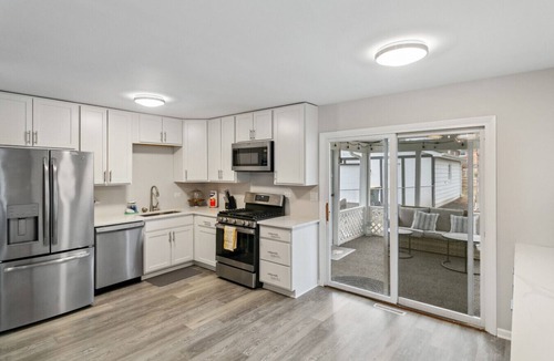 Russell House | Spacious home near DT Libertyville w/Rec Room!