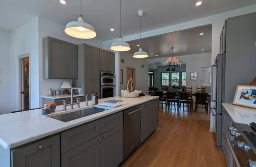 Rogers Park House | Spacious home w Chef’s Kitchen, Natural Light, Open Floor Plan, Ideal for Groups