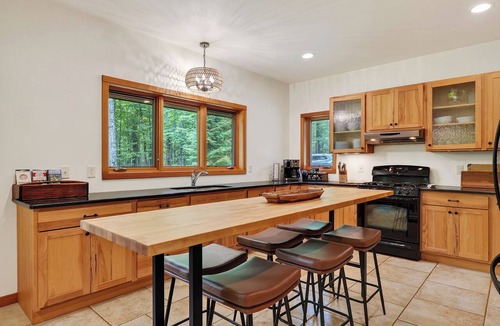 Jacksonport Cabin | Spacious Jacksonport Woodland Cabin: Screened Porch, Near Cave Point & Lake Park