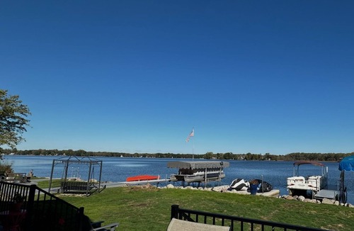 Haslett House | Spacious Lake Lansing Home 6-bedrooms 4.5 bathrooms.