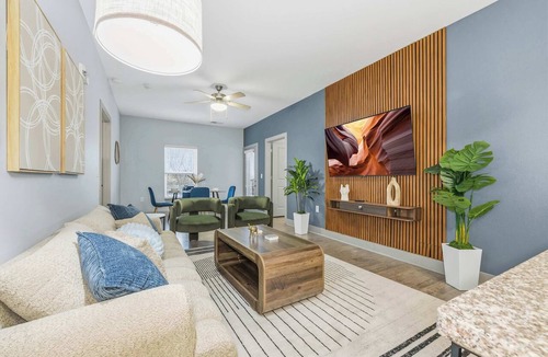 Downtown Indianapolis Apartment | Spacious Modern 2BR | Free Parking | Near City Center