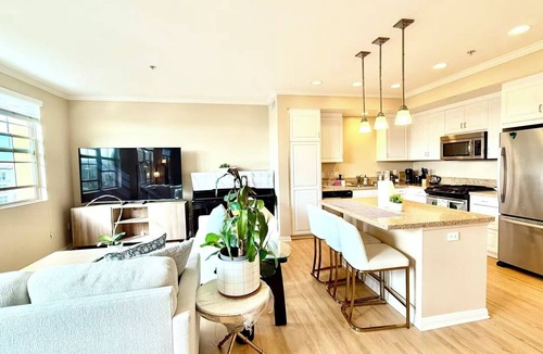 Lake Forest Apartment | Spacious Studio - 2 Beds - Walk to Irvine Spectrum