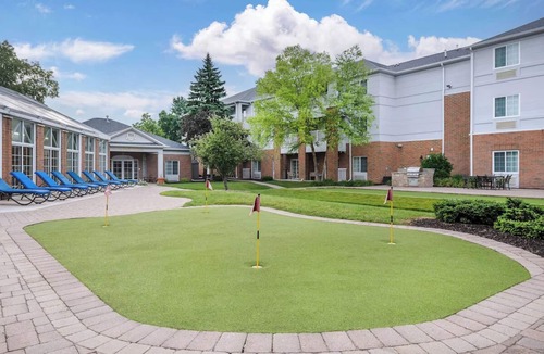 Mishawaka Hotel | Spacious Studio w/Kitchen l Great for Relaxing Trips in South Bend Area