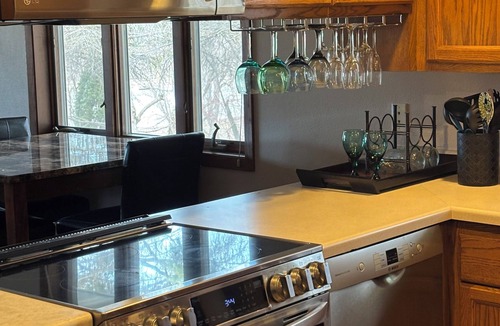 Appleton House | Spacious three bedroom newly renovated home with beautiful outdoor space