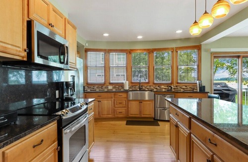 Delavan House | Spacious Waterfront Home on Lake Delavan |Pier |Fire Pit |Deck |Retreat for Family, Friends or Work