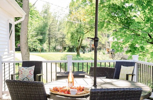Palo Cottage | Spectacular Lake Views~7 mi to Hospital~Peaceful Retreat