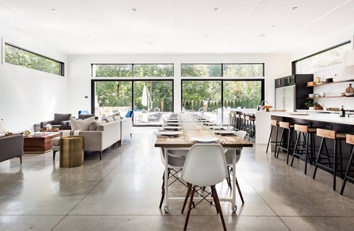 Union Pier House | Sprawling Modern Home with Chef's Kitchen, Pool & Hot Tubs - walk to the beach!