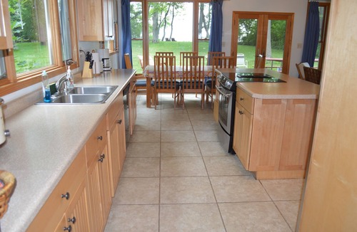 Lakeside House | SPRING & FALL DISCOUNT! Updated Lake House with Private Beach!