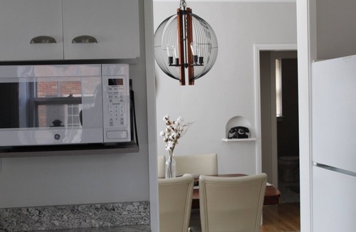 Dubuque House | Spring into Dubuque: Stroll, Shop, Sip & Stay in our Charming Cozy Bungalow!