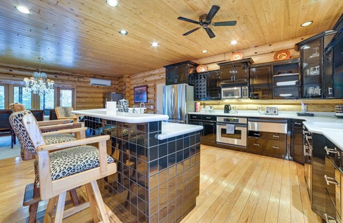 Barbeau Cabin | St Marys River Views: Cabin w/Wraparound Deck!
