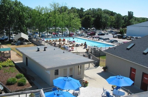 Holland Condo | Staterooms 2Q, Waterside View, Heated Pool, Near Holland State Park Beach