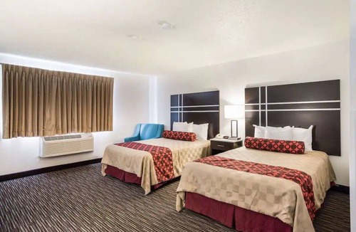 Charlotte Hotel | Stay Near Downtown with Free Parking and Free Breakfast | 2 Units