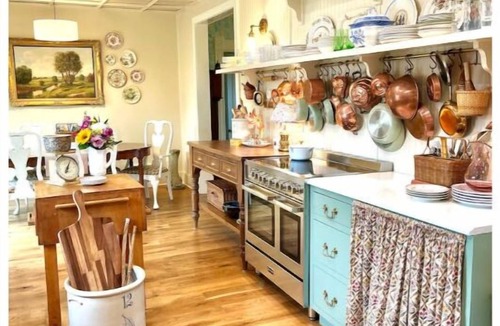Dowagiac House | Step Inside a Magazine! Upscale Farmhouse on 3 acres. Hot Tub,Bocce Ball,Gardens