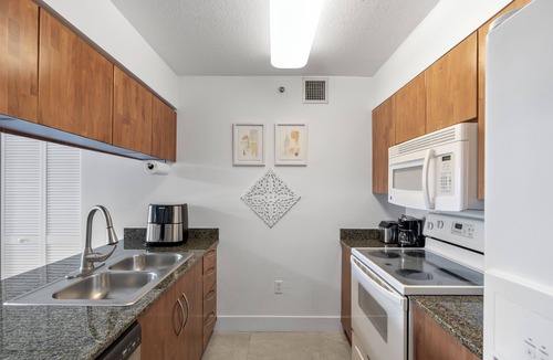 Brickell Apartment | Stunning 3 Beds/2 Baths 34th Floor Corner Unit In Brickell- Pool/Fitness/Parking