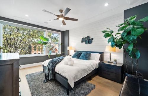 Wicker Park House | Stunning 5BR Home in Heart of Chicago with 2 Rooftops
