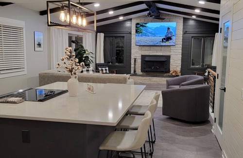 Port Washington House | Stunning and Completely Remodeled Ranch Home! Walk to Downtown & Marina!