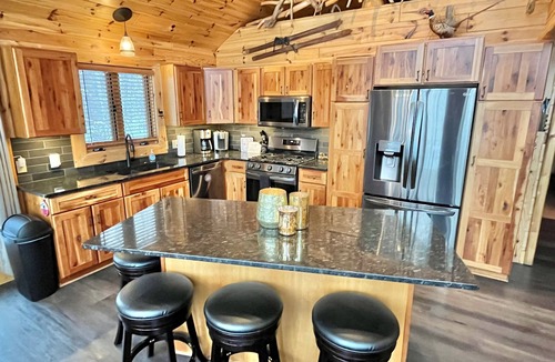 Thompsonville Cabin | Stunning Betsie River Cabin by Crystal Mtn, Game Rm, Loft, Kayaks, AC, 4.5acres!