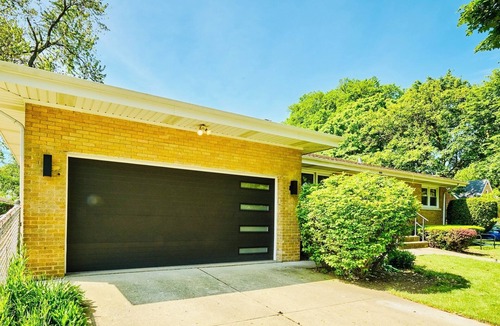 Skokie House | Stunning downtown Skokie mid-century modern Luxury four bedroom ranch home