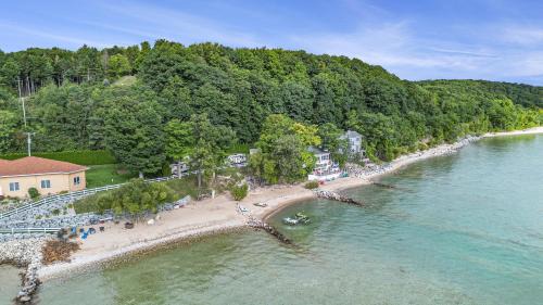 Traverse City House | Stunning Newly Renovated Modern Beach House - 7633