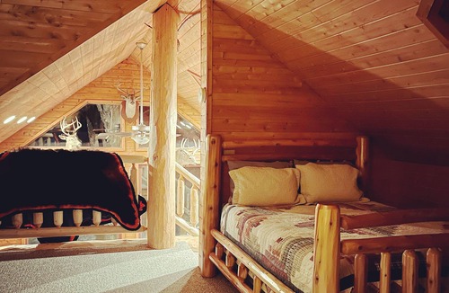 Cornell Cabin | Stunning, secluded lodge nestled in the woods- minutes from town.