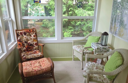 St. Helen Cottage | Stunning Sunsets. Great fishing from dock. Sandy Shore. Clean and remodeled. AC.