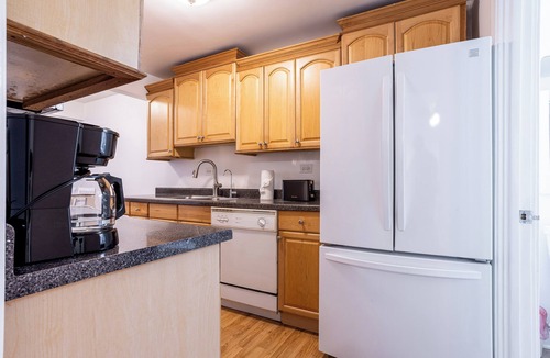 Forestview Condo | Stylish 2-Bedroom Condo – Easy Drive to Downtown Chicago & Midway Airport