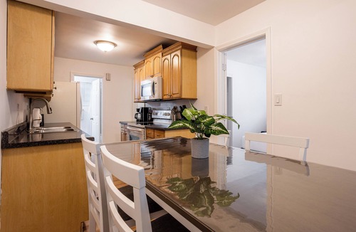 Forestview Condo | Stylish 2-Bedroom Condo – Easy Drive to Downtown Chicago & Midway Airport